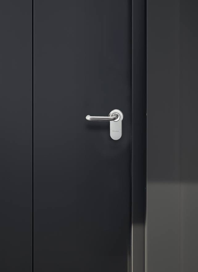 Tür mit elektronischem Schließsystem